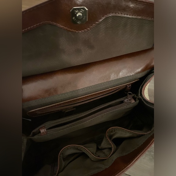 M.C. Shoulder Bag - Picture 8 of 9